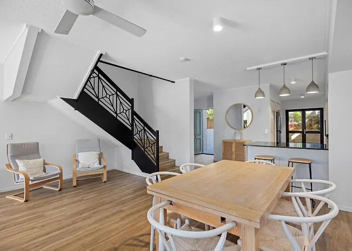 2 2 Orealla Crescent Sunrise Beach